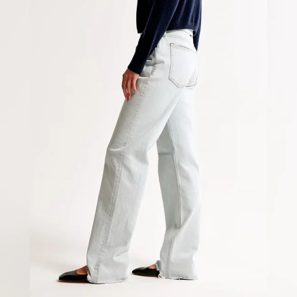 🤍🩵Abercrombie & Fitch Low Rise Baggy Jean🩵🤍 - Picture 4 of 11